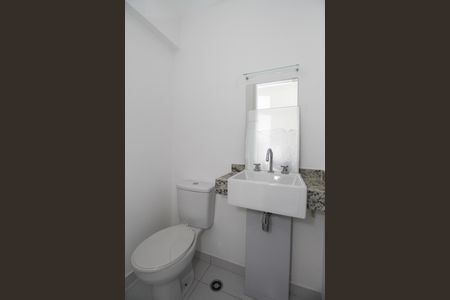 Banheiro de kitnet/studio para alugar com 1 quarto, 20m² em Pinheiros, São Paulo