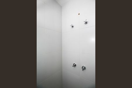 Banheiro de kitnet/studio para alugar com 1 quarto, 39m² em Pinheiros, São Paulo