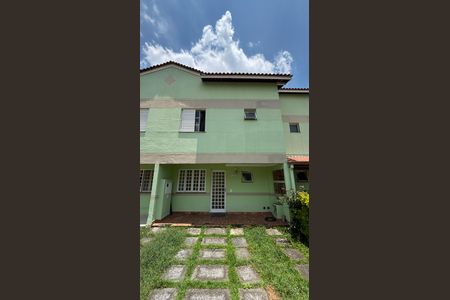 Casa à venda com 105m², 3 quartos e 2 vagasFachada - Garagem
