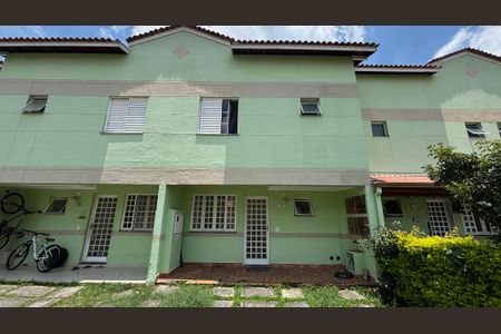 Casa à venda com 105m², 3 quartos e 2 vagasFachada - Garagem