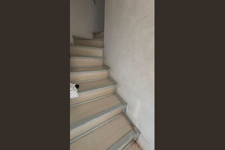 Casa à venda com 105m², 3 quartos e 2 vagasEscada