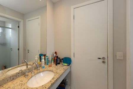 Apartamento à venda com 164m², 4 quartos e 3 vagasBanheiro da Semi Suíte 1 e 2