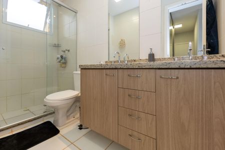 Apartamento à venda com 164m², 4 quartos e 3 vagasBanheiro da Suíte 1