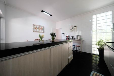 Casa para alugar com 200m², 4 quartos e 4 vagasCozinha 