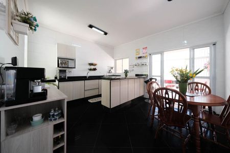 Casa para alugar com 200m², 4 quartos e 4 vagasCozinha 