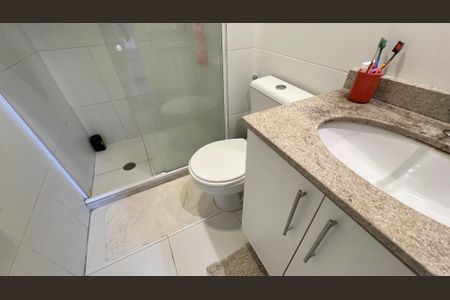 Apartamento à venda com 229m², 3 quartos e 2 vagas Apartamento à venda com 229m², 3 quartos e 2 vagasBanheiro quarto 2