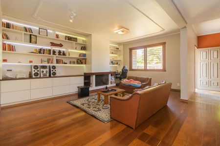 Casa à venda com 3 quartos, 220m² em Camaquã, Porto Alegre