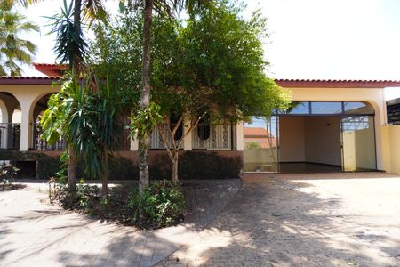 Casa para alugar com 313m², 3 quartos e 4 vagasQuintal