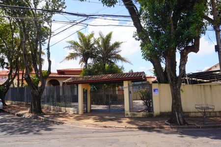 Casa para alugar com 313m², 3 quartos e 4 vagasFachada