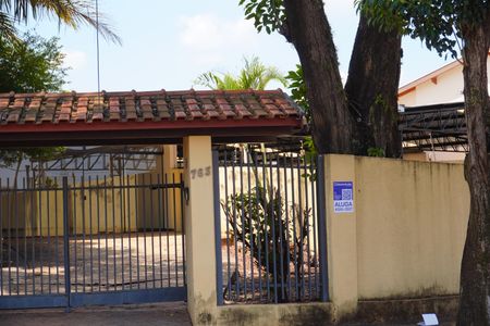 Casa para alugar com 313m², 3 quartos e 4 vagasFachada