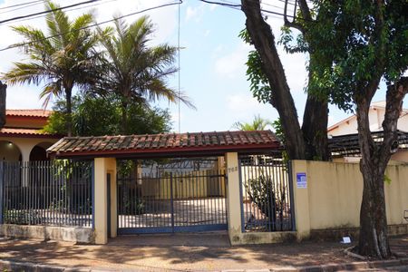 Casa para alugar com 313m², 3 quartos e 4 vagasFachada