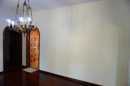 Casa para alugar com 313m², 3 quartos e 4 vagasSala