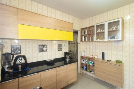 Casa para alugar com 240m², 2 quartos e 2 vagasCozinha