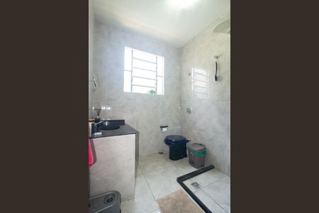 Casa para alugar com 240m², 2 quartos e 2 vagasBanheiro 1