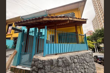 Casa para alugar com 250m², 2 quartos e sem vaga Casa para alugar com 250m², 2 quartos e sem vagaFachada