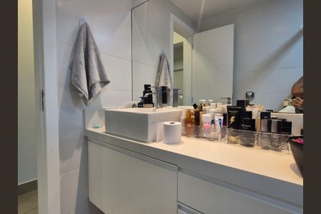 Casa de condomínio à venda com 350m², 4 quartos e 3 vagas Casa de condomínio à venda com 350m², 4 quartos e 3 vagasBanheiro suite 2