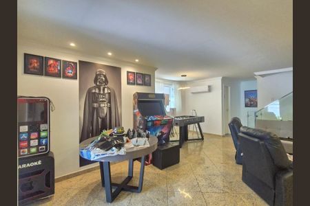 Casa de condomínio à venda com 350m², 4 quartos e 3 vagas Casa de condomínio à venda com 350m², 4 quartos e 3 vagasSala