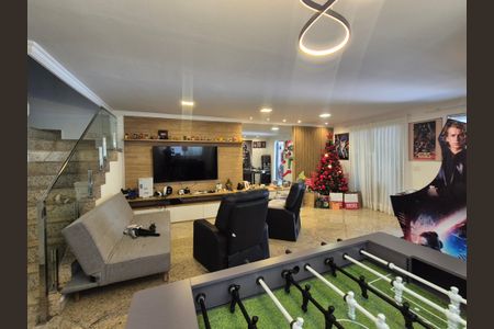 Casa de condomínio à venda com 350m², 4 quartos e 3 vagas Casa de condomínio à venda com 350m², 4 quartos e 3 vagasSala