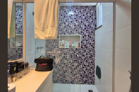 Casa de condomínio à venda com 350m², 4 quartos e 3 vagas Casa de condomínio à venda com 350m², 4 quartos e 3 vagasBanheiro suite 2