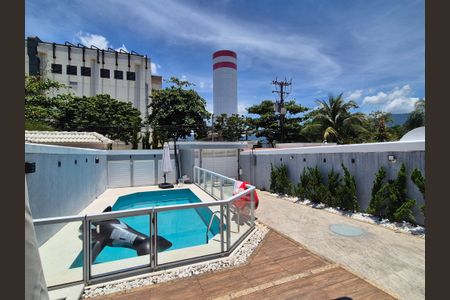 Casa de condomínio à venda com 350m², 4 quartos e 3 vagas Casa de condomínio à venda com 350m², 4 quartos e 3 vagasÁrea externa