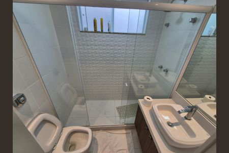 Casa de condomínio à venda com 350m², 4 quartos e 3 vagas Casa de condomínio à venda com 350m², 4 quartos e 3 vagasBanheiro