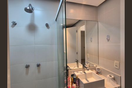 Casa de condomínio à venda com 350m², 4 quartos e 3 vagas Casa de condomínio à venda com 350m², 4 quartos e 3 vagasBanheiro suite 1