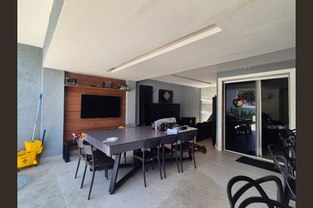 Casa de condomínio à venda com 350m², 4 quartos e 3 vagas Casa de condomínio à venda com 350m², 4 quartos e 3 vagasVaranda gourmet