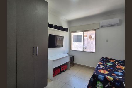 Casa de condomínio à venda com 350m², 4 quartos e 3 vagas Casa de condomínio à venda com 350m², 4 quartos e 3 vagasQuarto