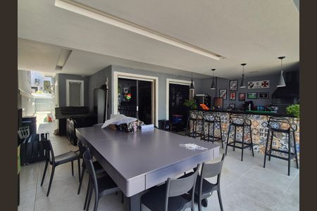 Casa de condomínio à venda com 350m², 4 quartos e 3 vagas Casa de condomínio à venda com 350m², 4 quartos e 3 vagasVaranda gourmet