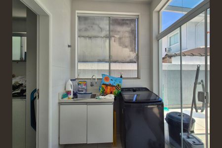 Casa de condomínio à venda com 350m², 4 quartos e 3 vagas Casa de condomínio à venda com 350m², 4 quartos e 3 vagasÁrea de Serviço