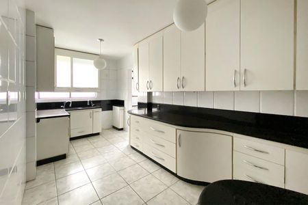 Apartamento para alugar com 130m², 4 quartos e 2 vagas Apartamento para alugar com 130m², 4 quartos e 2 vagasCozinha