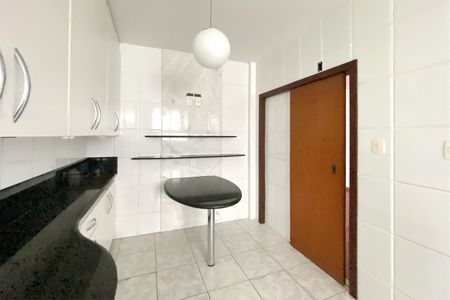 Apartamento para alugar com 130m², 4 quartos e 2 vagas Apartamento para alugar com 130m², 4 quartos e 2 vagasCozinha