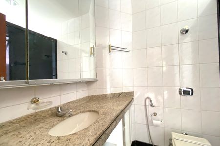 Apartamento para alugar com 130m², 4 quartos e 2 vagas Apartamento para alugar com 130m², 4 quartos e 2 vagasBanheiro da Suíte 1