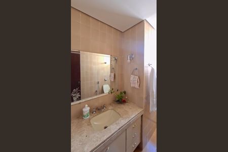 Apartamento à venda com 251m², 4 quartos e 3 vagasBanheiro Social