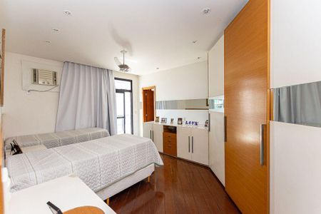 Apartamento à venda com 4 quartos, 300m² em Icaraí, Niterói
