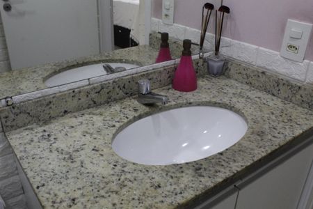 Apartamento à venda com 58m², 2 quartos e 1 vagaBanheiro Social