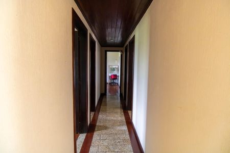 Casa de condomínio à venda com 170m², 4 quartos e 1 vagaCorredor 