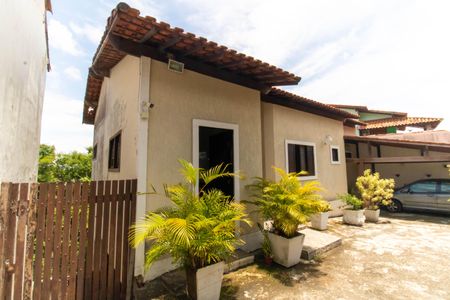Casa de condomínio à venda com 170m², 4 quartos e 1 vagaFachada