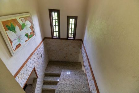 Casa de condomínio à venda com 170m², 4 quartos e 1 vagaEscada 