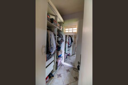 Casa de condomínio à venda com 170m², 4 quartos e 1 vagaCloset da suíte