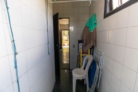 Casa de condomínio à venda com 170m², 4 quartos e 1 vagaÁrea de Serviço