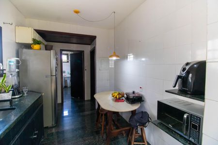 Casa de condomínio à venda com 170m², 4 quartos e 1 vagaCozinha