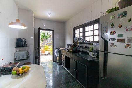 Casa de condomínio à venda com 170m², 4 quartos e 1 vagaCozinha