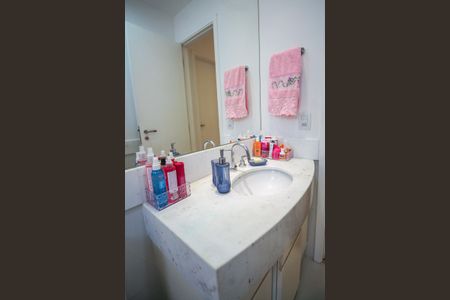 Casa de condomínio à venda com 126m², 3 quartos e 3 vagasBanheiro