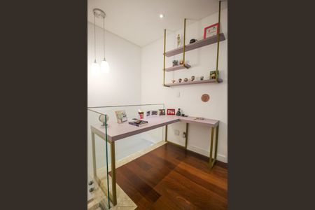 Casa de condomínio à venda com 126m², 3 quartos e 3 vagasEscritório