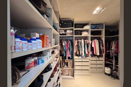 Apartamento à venda com 393m², 6 quartos e 4 vagasSuíte 2 - Closet