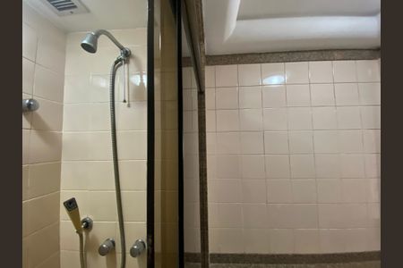 Apartamento para alugar com 103m², 2 quartos e 1 vaga Apartamento para alugar com 103m², 2 quartos e 1 vagaBanheiro social