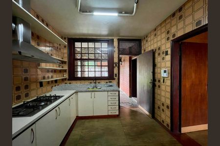 Casa à venda com 550m², 6 quartos e 8 vagascozinha