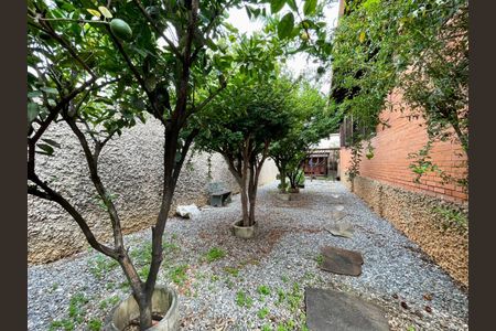 Casa à venda com 550m², 6 quartos e 8 vagasquintal