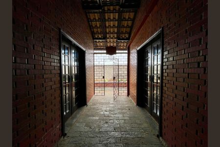 Casa à venda com 550m², 6 quartos e 8 vagascorredor